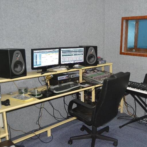 Jln Medan area selatan gg usman no 11.
Band studio booking: 085261303895 (acil)
Hip-Hop studio booking: 085762895569 (jepi)