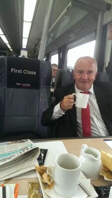 Goolie all my life,Labour Cllr for Goole North,Chelsea fan. Family moto: 'It's 5 o'clock somewhere'