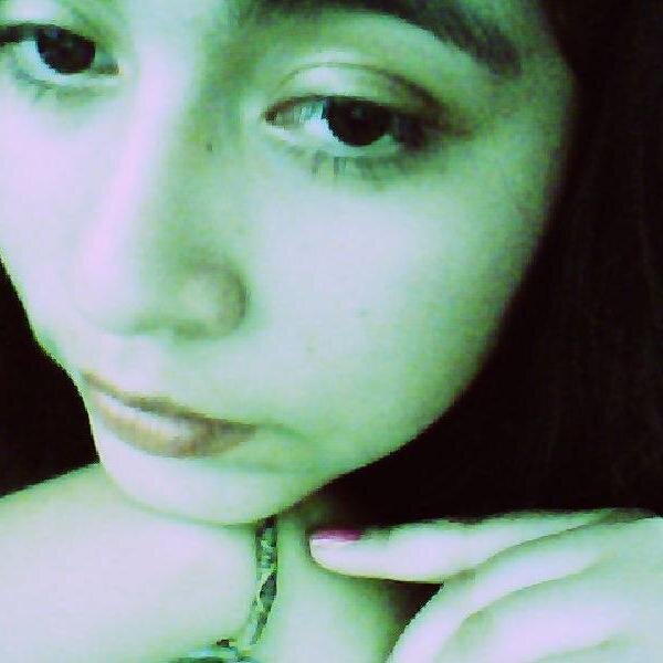 Soy una chica divertida y me gusta sonrreirle a la vida por que es asi como puedes lograr la felicidad y el estar al tanto de mis amigos es por que me interesa.