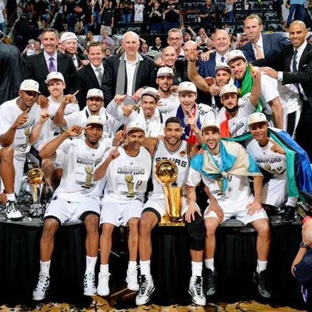 Sports addicted: Juventus, Spurs, SF Giants, Packers, Milos Raonic. Tv shows, music, books.
