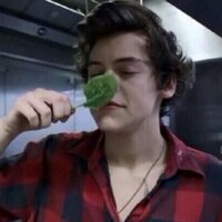 harry being weird (@weirdohes) 's Twitter Profile