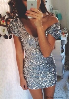 ◇true blonde now brunette◇want to chat dm me◇drunk not alcoholic because they go to classes◇sassy but classy◇if your bangable prove it◇