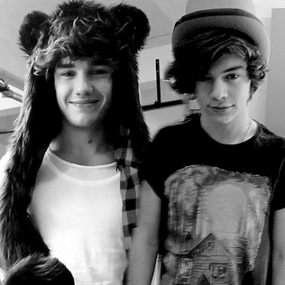 TOMO_B_XA33E's profile picture. #Directioner #Smiler #Brat #LM #30STM #ЛШ #НШ
@MileyCyrus_RF-отец
@vile_critter-любимый олень
@__CARRIE_____ -сестра
@i1Dcake-мама*