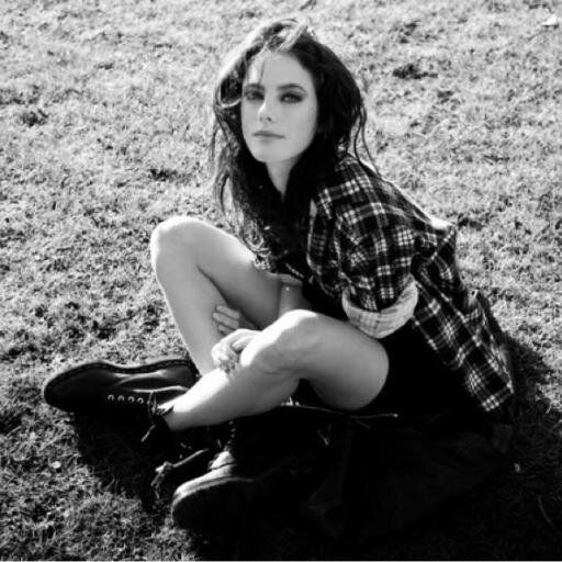 Nobody breaks my heart. || Skins RP.