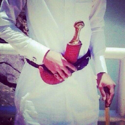 مغرد يحبب آلحتسي  وآلقصيد آلزين وعفآكمم☺♥ ..PIN:25A7E973