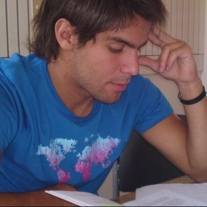 Futbolero y picado a periodista. Futuro en construcción, disculpe las molestias...
