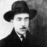 Fernando Antônio Nogueira Pessoa;
13/06/1888 - Lisboa, Portugal
➕30/11/1935;
 Identidade;
 Alteridade;
 Multiplicidade.
Alberto Caeiro, Ricardo Reis➕