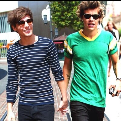 I love Larry Stylinson, Niam Horayne, Johnlock, Marball and many more! You follow me, I follow back!