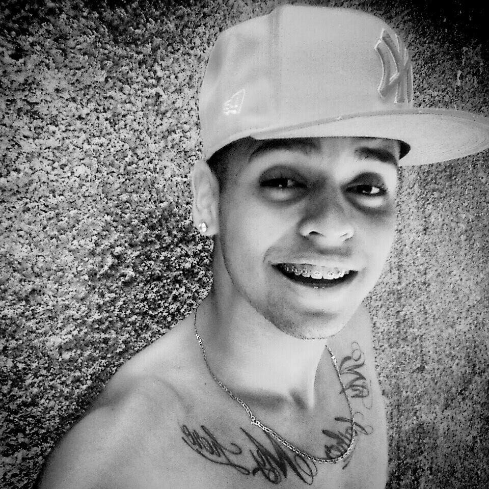 19 anos, Cantor, Compositor, Músico, Estudante de Engenharia