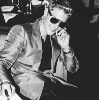 Nothing but love for all my Beliebers:)
