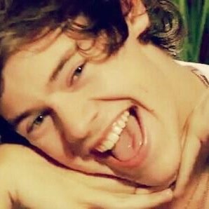 Please follow @harrynastypasty ILY