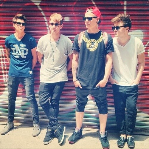 RixtonFeverBR's profile picture. Crazy about @jake_rixton @charley_rixton @danny_rixton @lewi_rixton
Me and My Broken Heart- EP
http://t.co/U5ChrHNh0W  1/5