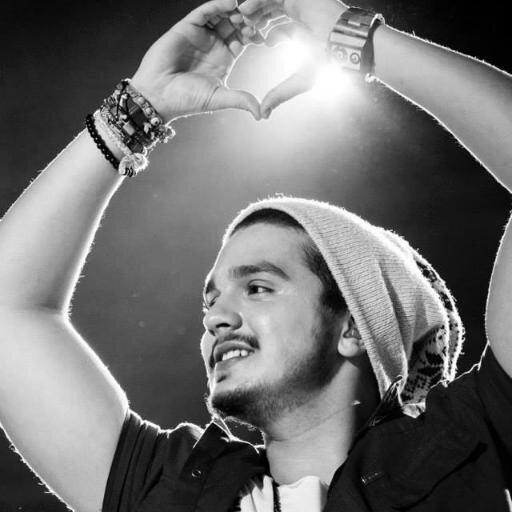 Ele me faz bem e mesmo longe me permite acreditar que sonhos são possíveis de se realizar. @luansantana te vivo! FC since:14/05/11