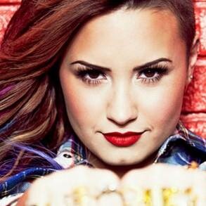 SigaOUser's profile picture. English: Follow a @ddlaminada Follow of back :)
Português: Siga a @ddlaminada Segue de volta, é só pedir.