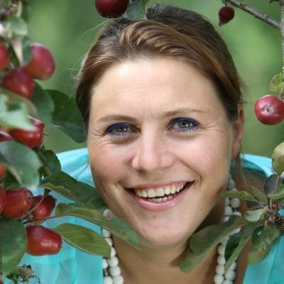 Passie voor MiniTree, hockey, HC Blerick , skiën, hardlopen, lekker eten en drinken.. Daarnaast nog vrouw van ..en heb 2 fantastische kinderen.