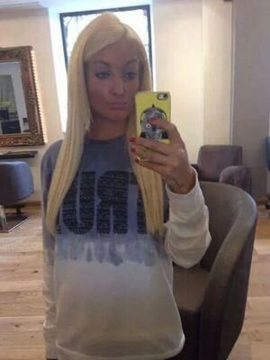 slt mes fans c'est Aurélie dotremont #nouveaux compte twitter =objectifs atteindre 124k abonnés alors allé si tu me kiff
