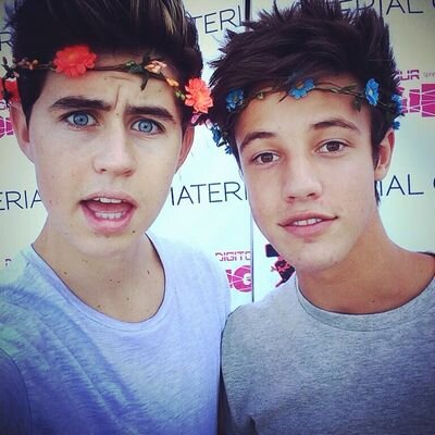 Nash Grier 
Cameron Dallas 
Hayes Grier 
Jake Webber