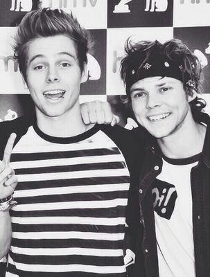 tell me where you're hiding your voodoo doll, 'cause I can't control myself. 5/4 ✌