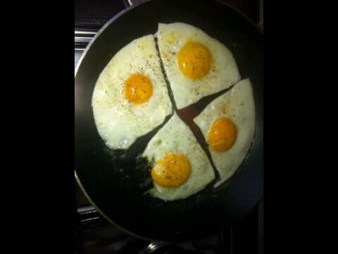 eriza_riza's profile picture. Balikin twitter gua!!!!