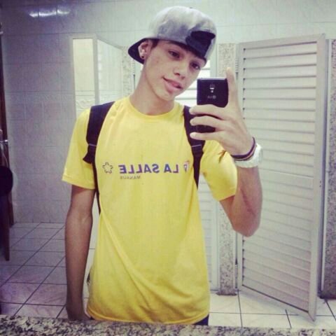 Faz pouco tempo que te conheço, mas cê se tornou quase tudo p mim ❤ / @_beatriizc