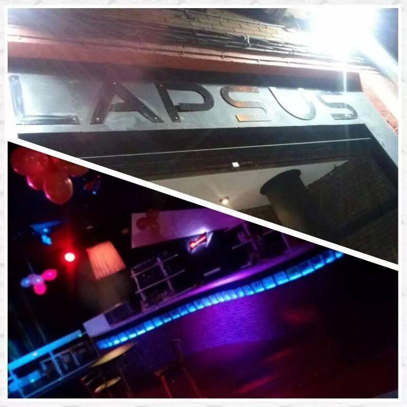 ¿ Quieres pasar un buen rato ? LAPSUS es tu Bar de Copas en Sabadell con el mejor ambiente, la mejor compañía y buena música.