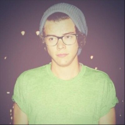 *single* *bisexual* *someone talk to me (;*
