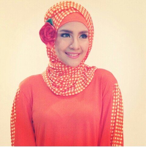 FansPage kk @intanuraini | 1 July 2014 ☺ ¶ nonton Catatan Hati Seorang Istri setiap hari pkl 20.30 hanya di RCTI  ¶ followed by @intanuraini 12072014