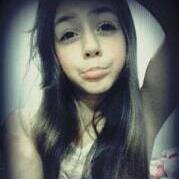 Elα é perfeitα, mαs tem inúmeros defeitos. Elα fαlα αlto, gritα, dá gαrgαlhαdαs, mas se fαz de tímidα. Elα é sαntα, mαs sabe provocαr ★