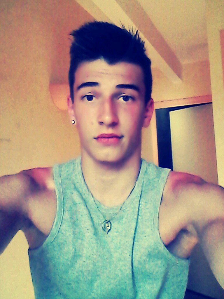 Tmalavoi's profile picture. peace men , you want weed ?