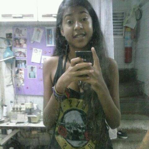 Oi, meu nome é Suzana. Sou muçulmana. E não sou terrorista. Obrigada. 
contato. suzanacatarine@gmail.com