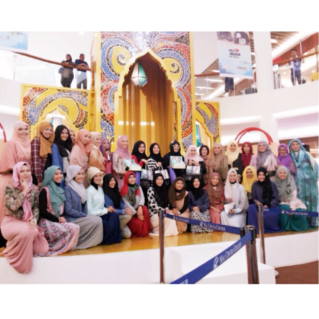 The First Community Hijab at Cibubur • Pengajian • Kelas Tutorial • All about HijaB • CP @luphly_tha or by email : HC_Cibubur@yahoo.com / CP : 082111855810