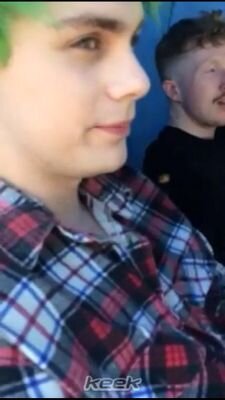 notmichael5soss's profile picture. hey please go vote for my friend Susanna to meet 5sos. Please tell as many people as you can :)