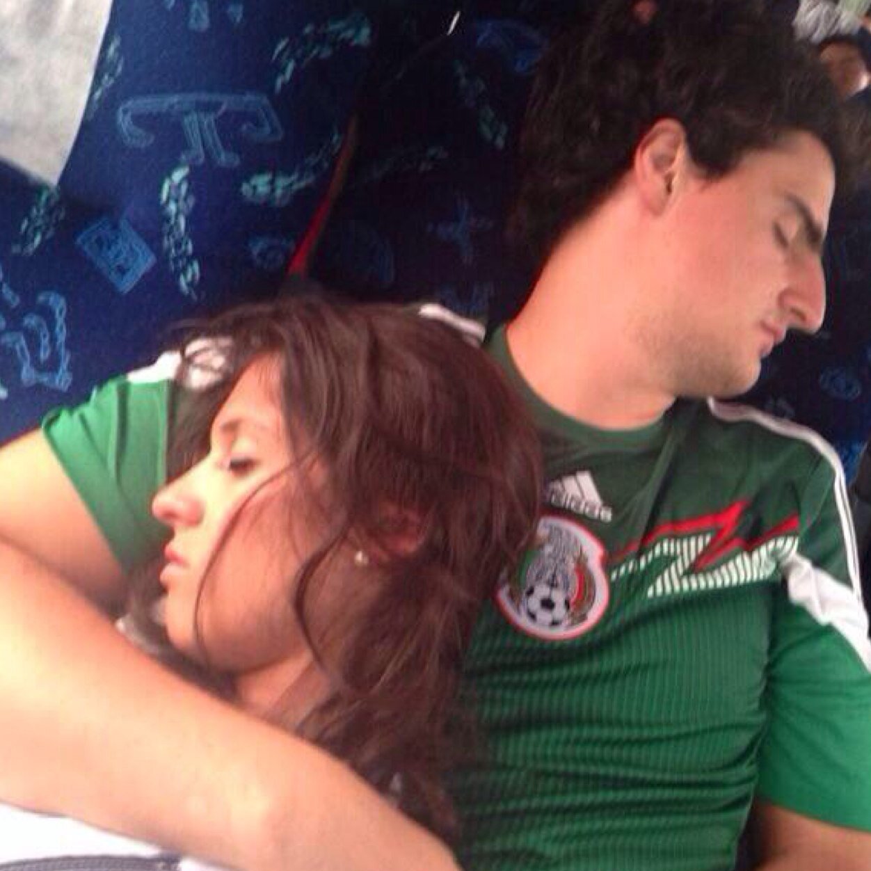Compartir con mi novio aventuras y viajes, me ayudo a madurar y ser lo que ahora soy. Estudiante fan de los viajes y fiestas