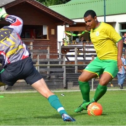 jogador de futebol, cristão, abençoado, amo oque faço e tenho a melhor família do mundo !