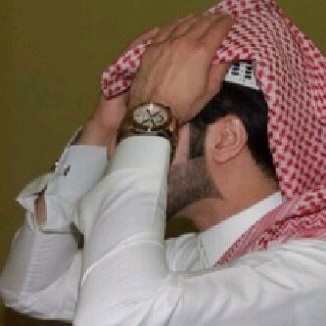 و حين يرهقني الحرمان .. ساتوسدك أمﻵ .. وأغفو !