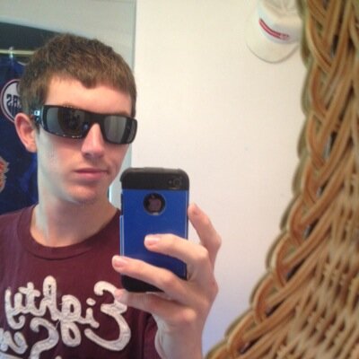 My names James i like to party, snowmobile and work on cars and love country music !!