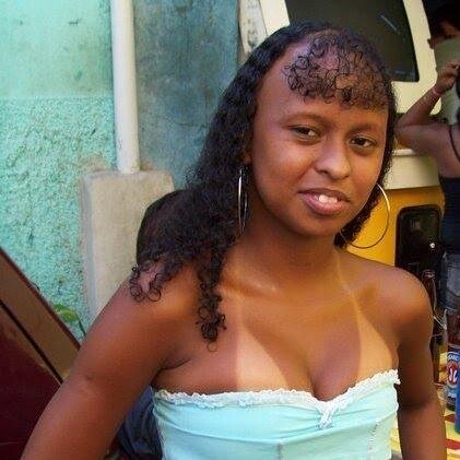 sou quem sou felis linda e sorirdente senpre contete e dis posta a ajuda casa da com Onir