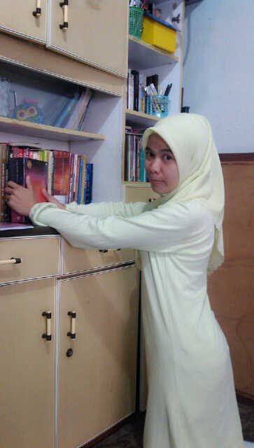 kEjarlah hidupmu dikala pagi ∂ɑπ  berhentilah dikala senja.  Aq mEncintaimU buKan u/ waktU yg sikat tp u/ skrg dan selamanya.