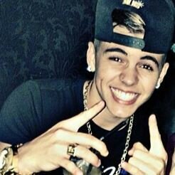 fã do dono do sorriso mais lindo do mundo ! ❤