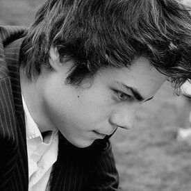 (Official RP) Friends with Ethan, Erica, Sarah and I guess Rory too. I'm benny. The evil one anyway. I'm a spellmaster. Get to know me.