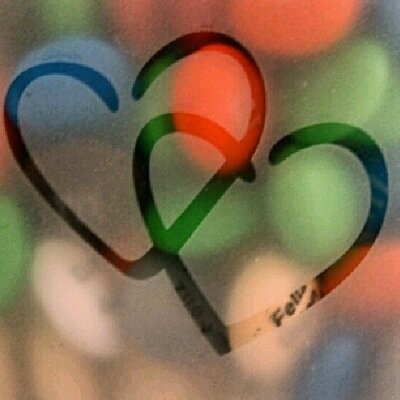 لدي عاشق عندما اريه طلاء اظافري لا يكتفي بقوله : جميل بل : يقبلها إصبعا إصبعا ♡




^ ي حظج 
احنا عندنا يقولون تبين الناس يعرفون انج مَ تصلين ☺؟