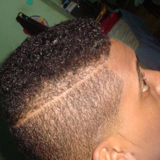 ElMalditoGordo8's profile picture. A veces veo gente muerta, por desgracia la mayoría de ellos todavía están vivos.