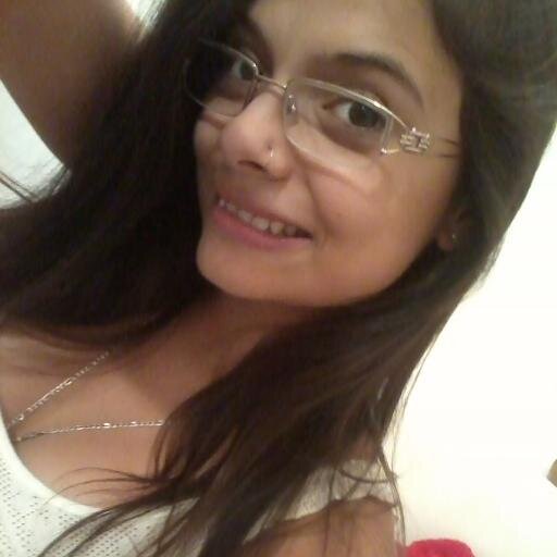 Baixinha, sagitariana, ciumenta! E sou só do namorado rs