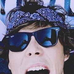 ashtonellium's profile picture. free follow from @collabcal ♡