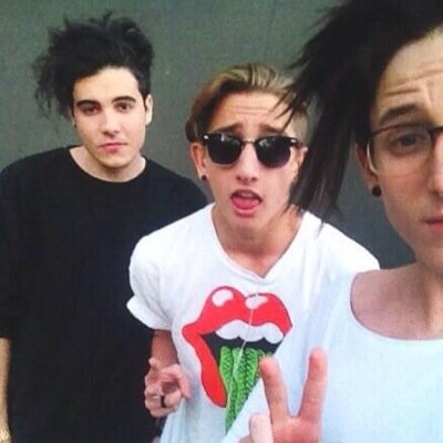 Hey guys this is a fan account for the band @ChaseAtlanticAU
My personal twitter is @5soscasper_lea and i suggest you look up Chase Atlantic's music
