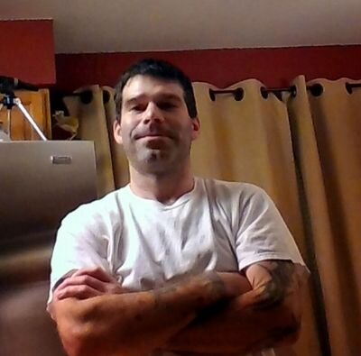 Male, loves sci-fi books , movies and anything sci-fi related, Sk8brding, tacos, pizza, camping, etc..