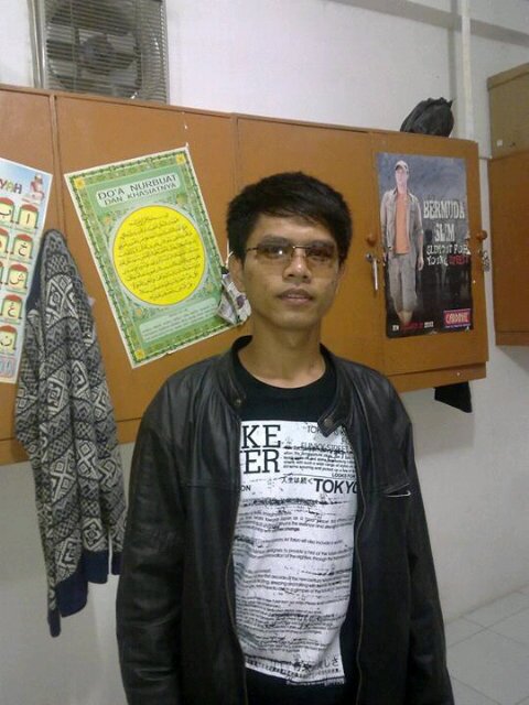 Cinta allah,cinta muhamad SAW,cinta bapak+ibu,cinta sodara,cinta smua umat islam... I LOV islam 4ever....