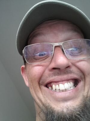 h_ybye's profile picture. 