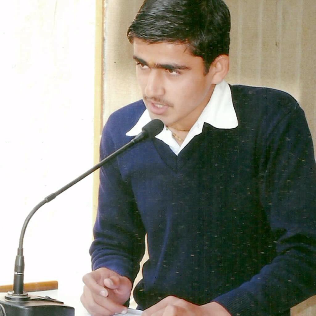 यद्यपि आज लोग देशभक्तों को पुराने विचारों वाला कहते हैं तथापि हम तो जब कुछ भी सोचते-करते हैं, माँ भारती के हित के लिये सोचते-करते हैं।
रहो भारतीय , खरीदो भारतीय