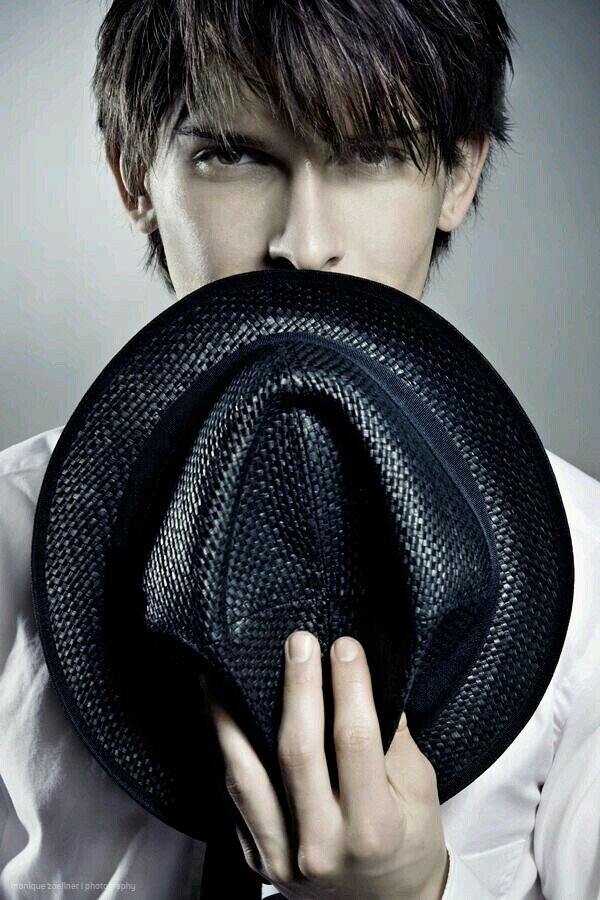 Pillip_isop's profile picture. 총괄 말 잘 들어야 착한 아이지